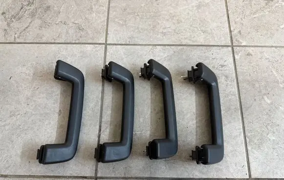 Ford Ranger IV A set of handles for the ceiling 