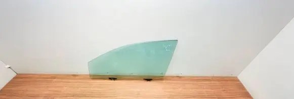 Honda CR-V Front door window glass four-door 43R00050 DOT24M62AS2