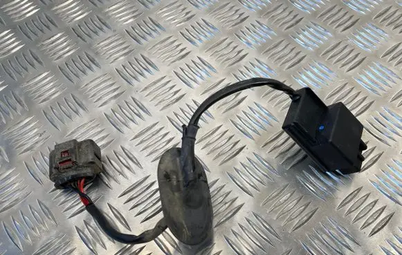 Volkswagen Jetta V Fuel pump relay 1K0906093E