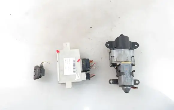 Chrysler Voyager Front door soft close latching motor P04686686AM 7746804601 0SE451D5AC