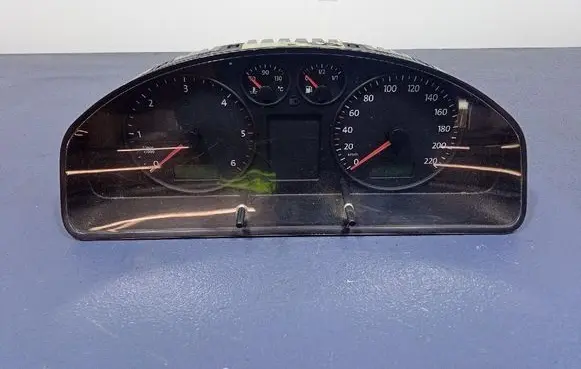 Volkswagen Transporter - Caravelle T5 Speedometer (instrument cluster) 88311346