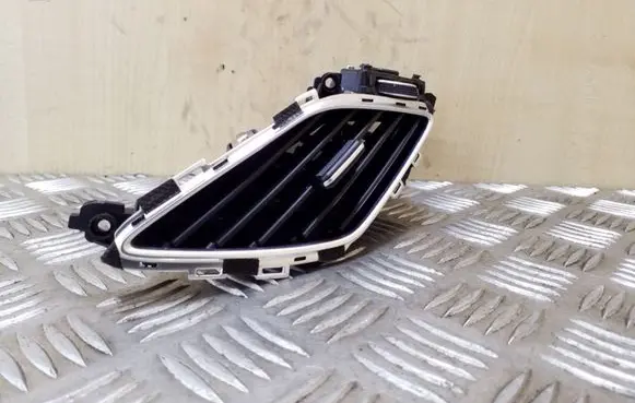 Hyundai i40 Dash center air vent grill 974103Z000