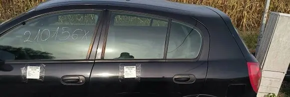 Nissan Almera Tino Rear door