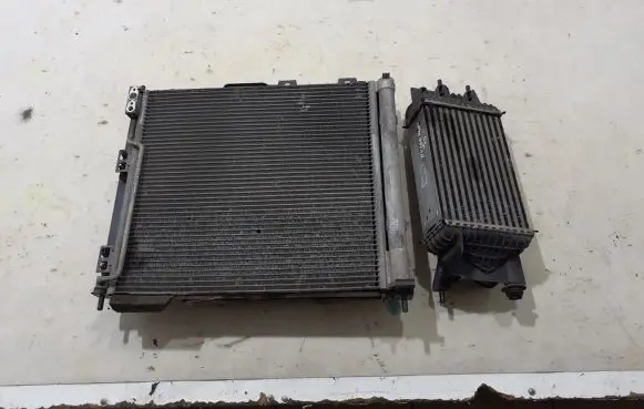 Nissan NV200 Radiator set 