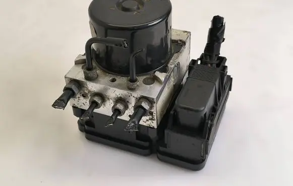 Ford C-MAX I ABS Pump AV612C405AD A426G 10021206474