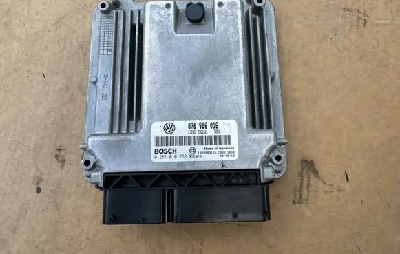 Volkswagen Transporter - Caravelle T5 Engine control unit/module 070906016 0281010732