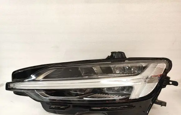 Volvo V60 Headlight/headlamp 32404679