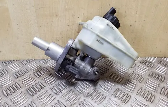 Master brake cylinder