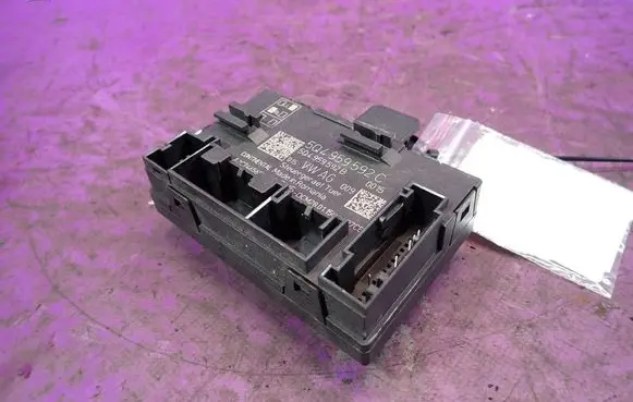 Volkswagen Golf VII Door control unit/module 