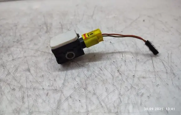 Mercedes-Benz R W251 Airbag deployment crash/impact sensor 0038202826