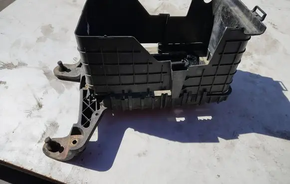 Volkswagen Golf VI Battery bracket 