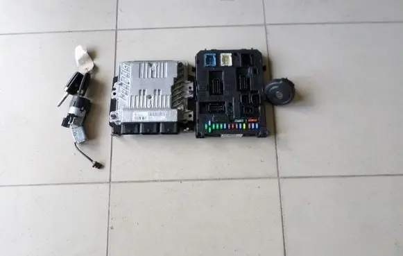Peugeot 3008 I Engine ECU kit and lock set 9676587780