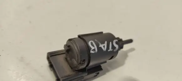 Volkswagen PASSAT B5.5 Brake pedal sensor switch 3B0945511A