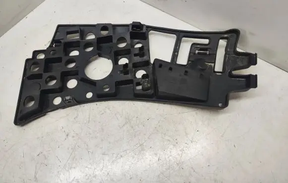 Front bumper mounting bracket