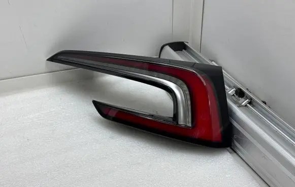Tesla Model 3 Rear/tail lights 169150000F 1691500 169150000