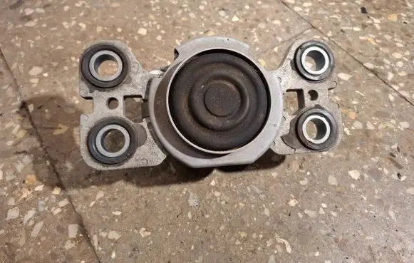 Volvo S60 Engine mount bracket 31316675