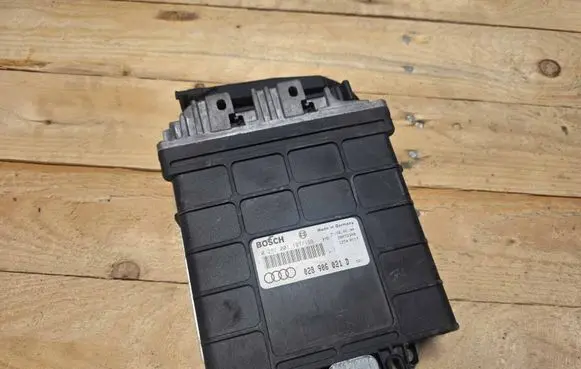 Audi 80 90 S2 B4 Engine control unit/module 028906021D