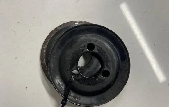 Volkswagen PASSAT B5 Water pump pulley 058121031B 058121031C