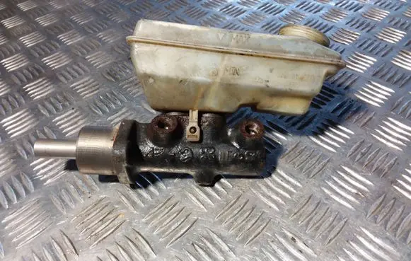 Volkswagen Sharan Master brake cylinder 7M1611303