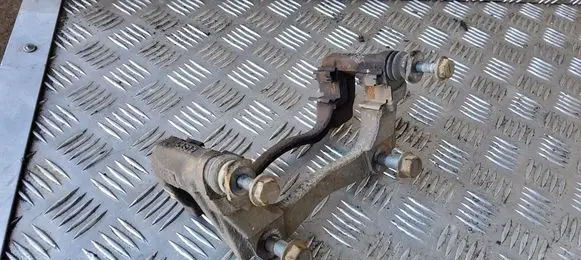 Toyota Avensis T250 Front Brake Caliper Pad/Carrier 