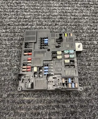 Volvo XC90 Fuse module 31676132 18192