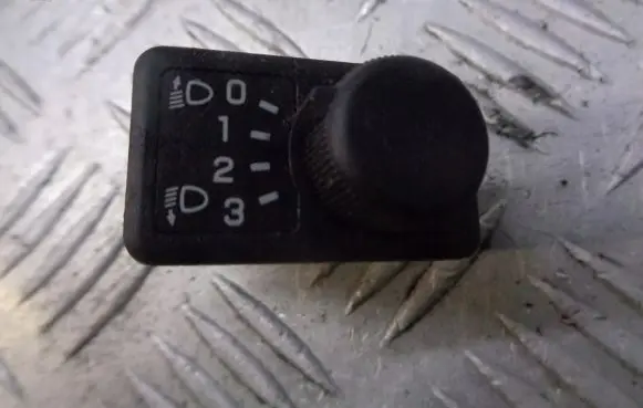 Nissan Almera N16 Headlight level adjustment motor 