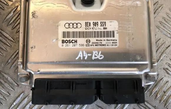 Audi A4 S4 B6 8E 8H Engine control unit/module 8E0909559 26SA8170 0261207596