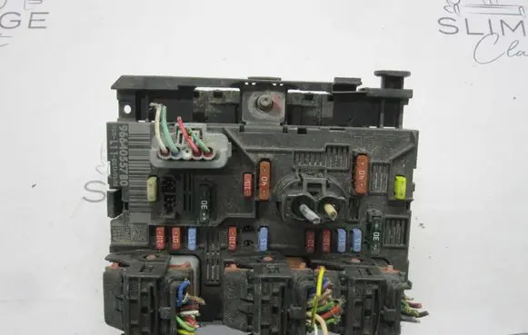 Peugeot 207 Fuse module 9664055780
