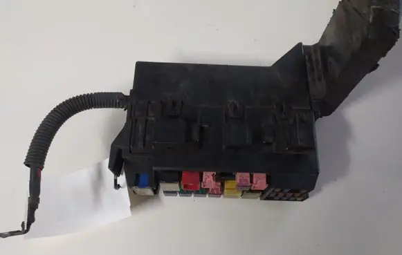Nissan X-Trail T30 Fuse module 71543266YA1 24382AU010 72545078
