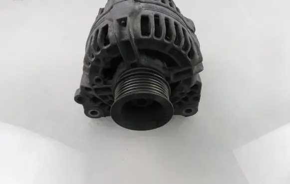 Volkswagen Golf IV Generator/alternator 0124325003 028903028D