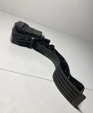 Ford Focus Accelerator throttle pedal 4M519F836AK