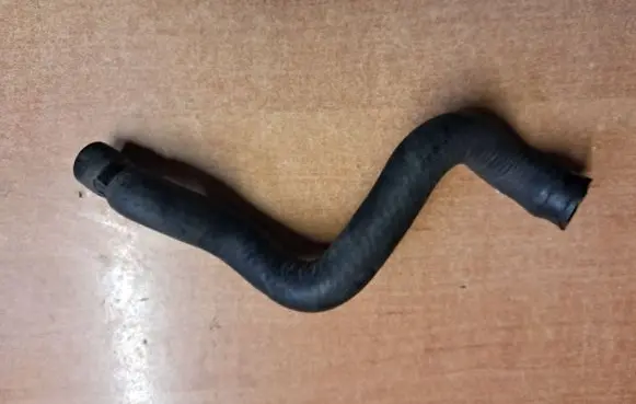 Mercedes-Benz S W126 Engine coolant pipe/hose 1268321094