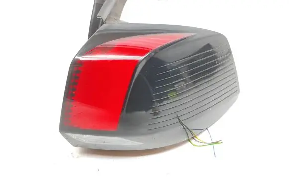 Peugeot 5008 II Rear/tail lights 9811028180 81570201