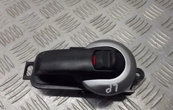 Nissan Tiida C11 Front door interior handle