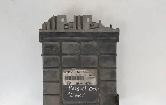 Volkswagen PASSAT B4 Engine control unit/module 0281001172173 028906021B