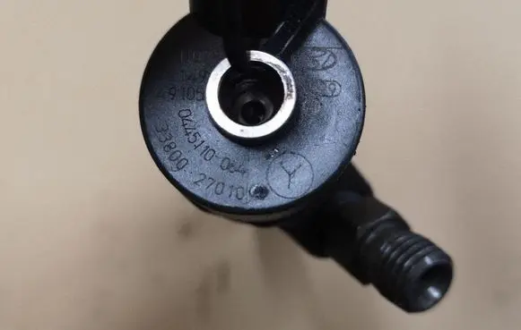 KIA Carens I Fuel injector 0445110064