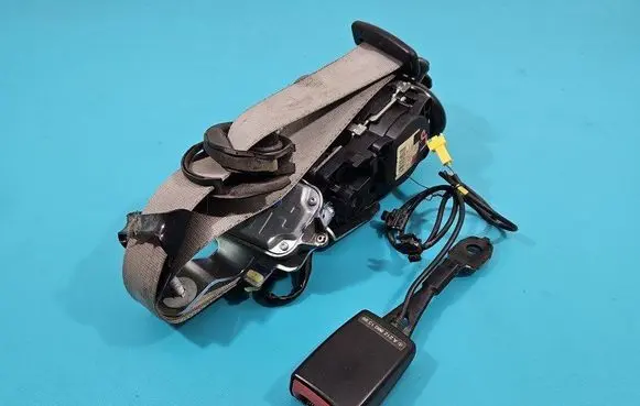 Mercedes-Benz E W212 Front seatbelt A2128601369 IMPRK1381116