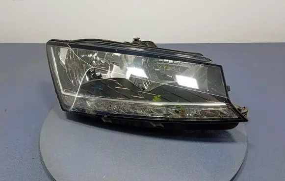 Skoda Fabia Mk3 (NJ) Headlight/headlamp 6V1941016D