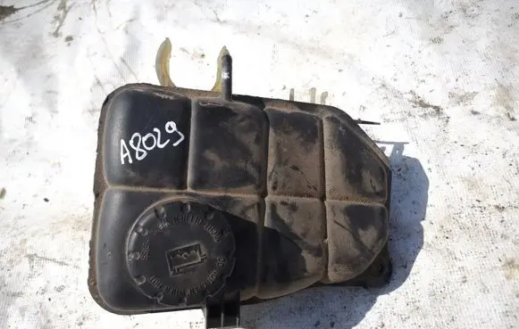 Mercedes-Benz C W203 Coolant expansion tank/reservoir 2035000049