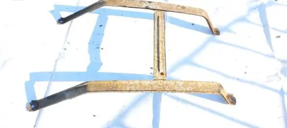 Fuel tank mounting bracket