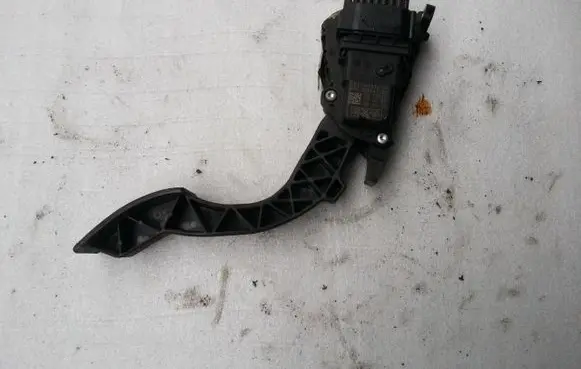 Ford Focus Accelerator throttle pedal