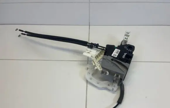 Hyundai Tucson TL Rear door lock 81310D3010