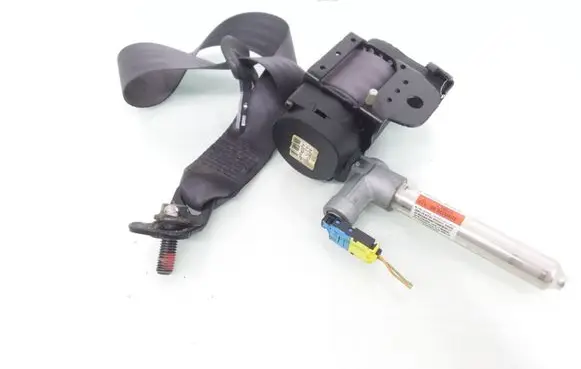 Volvo S60 Middle seatbelt (rear) 39969918