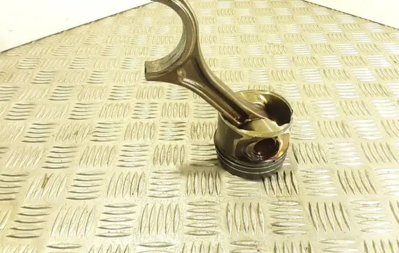 Audi A6 S6 C6 4F Piston with connecting rod