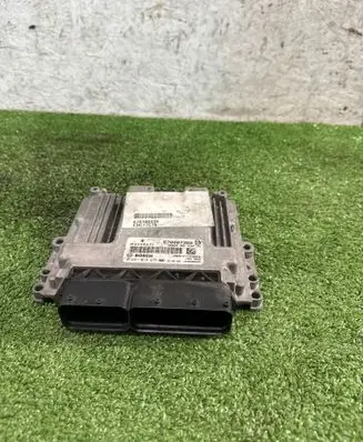 Maserati Ghibli Engine control unit/module 670007350 00000000