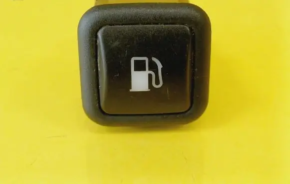 Volkswagen Golf IV Fuel tank opening switch 3B0959833A