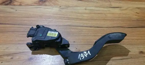 Volkswagen PASSAT B5 Accelerator throttle pedal 8d1753523a 6pv008026-06