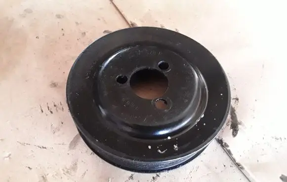 Skoda Octavia Mk2 (1Z) Water pump pulley 03D121028B