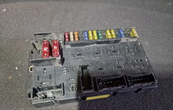 Land Rover Range Rover Sport L320 Fuse module YQE000351