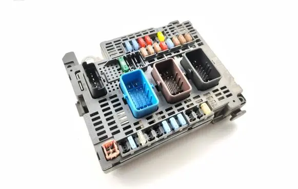 Peugeot 508 Fuse module 9674921980